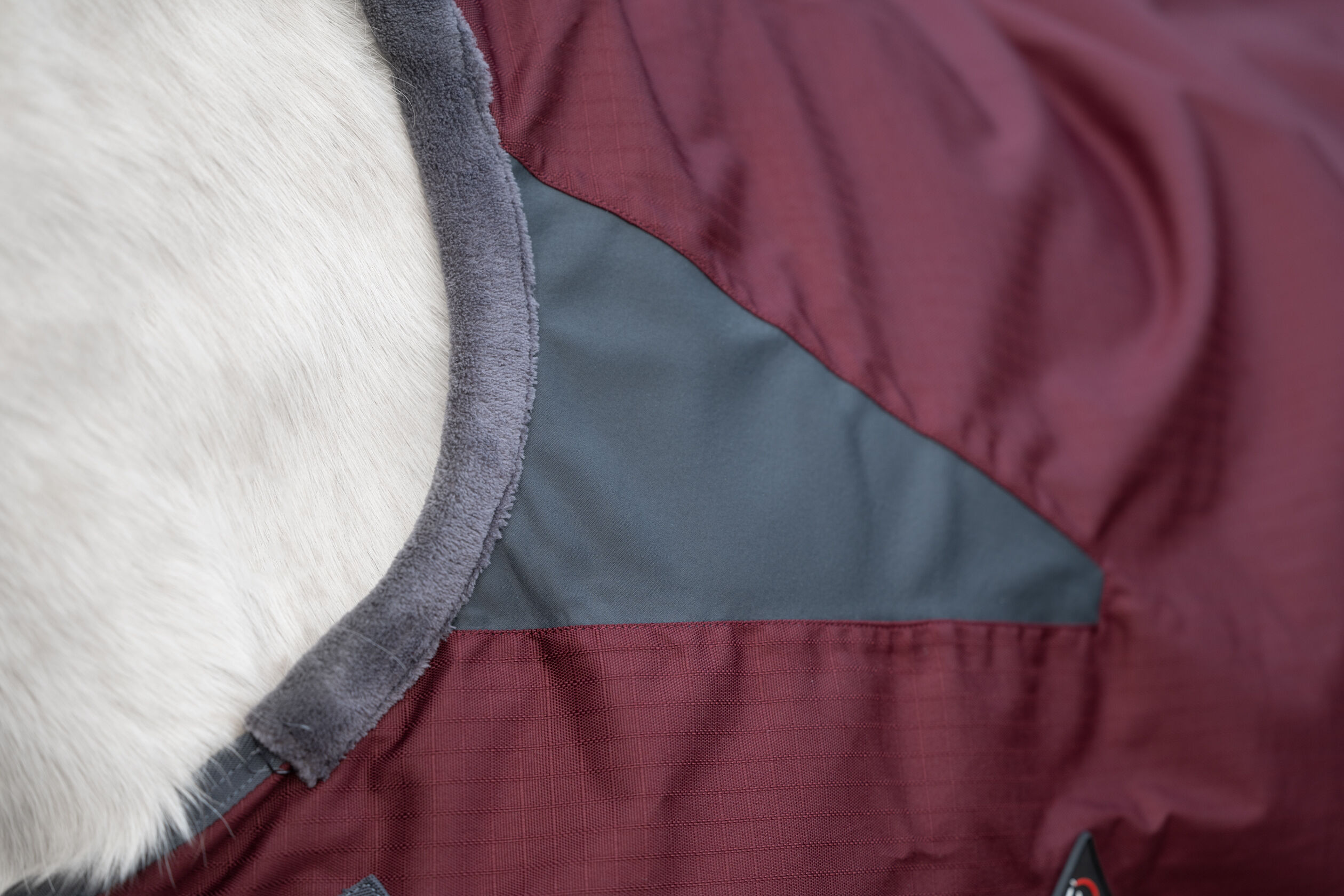 HKM Highneckdecke "Yukon"  600D mit Polarfleece, dunkelrot/grau