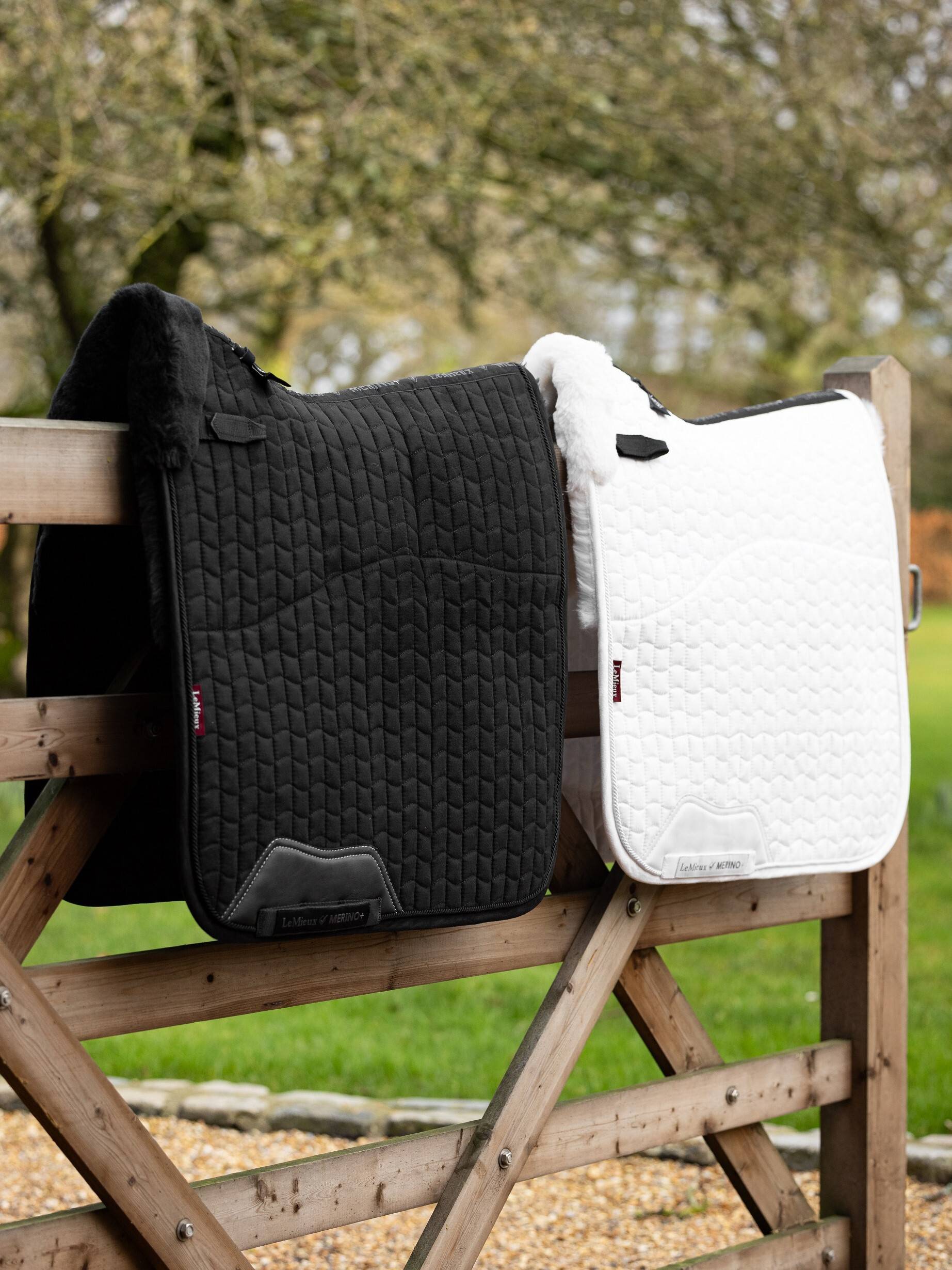 LeMieux Merino+ Dressurschabracke, halb gefüttert