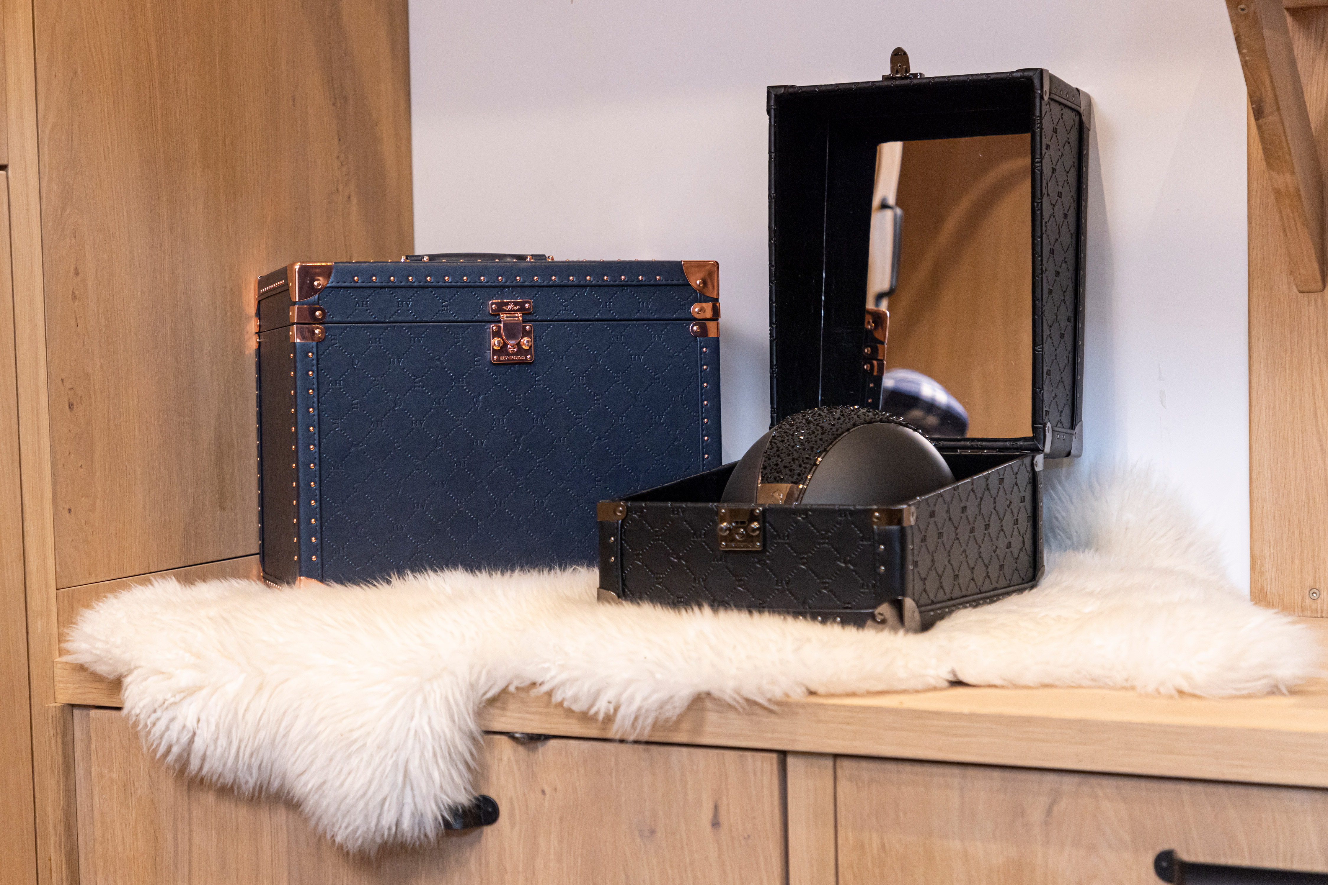 Imperial Riding Grooming Box HVPLuxury Navy + Schwarz Putzbox 39x29x31cm