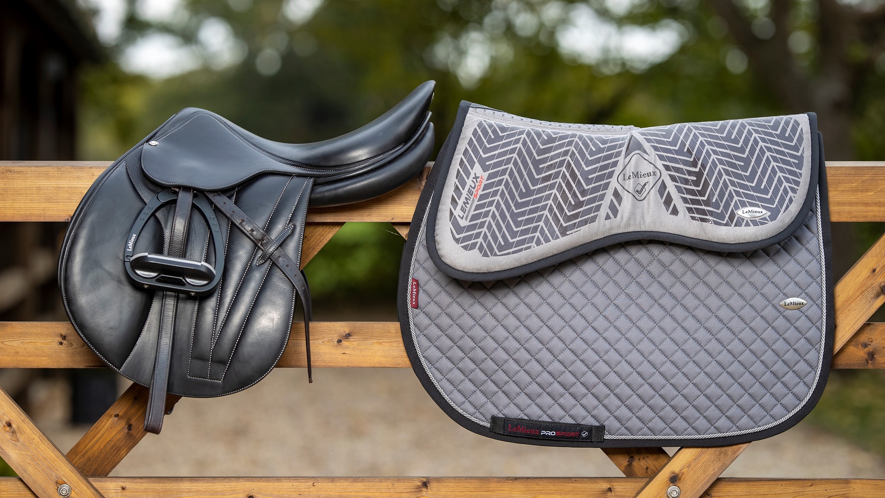 LeMieux Sports Grip Memory Half Pad