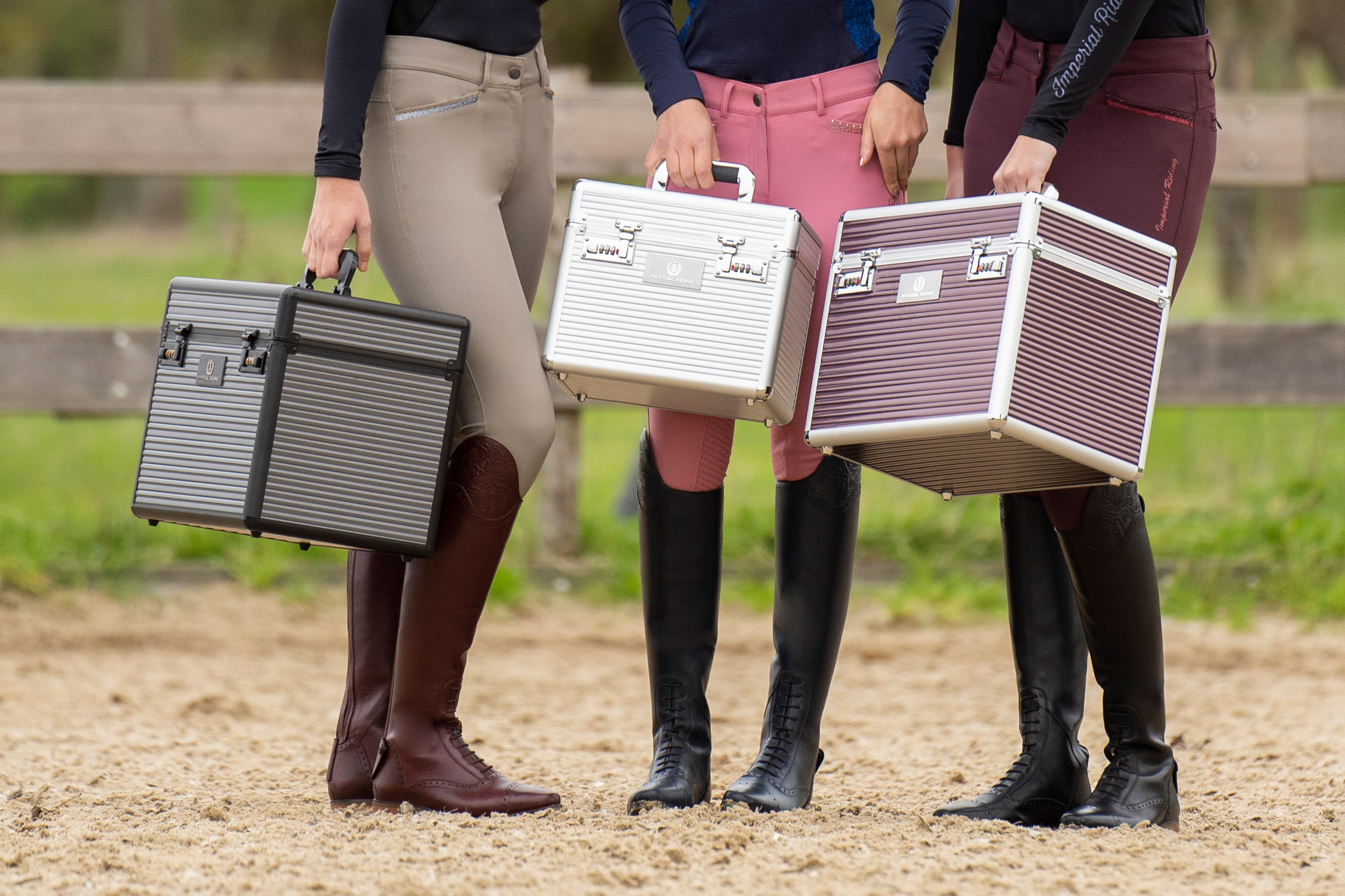 Imperial Riding Grooming Box klassisch in verschiedenen Farben Putzbox 38x28x32cm Aufbewahrung