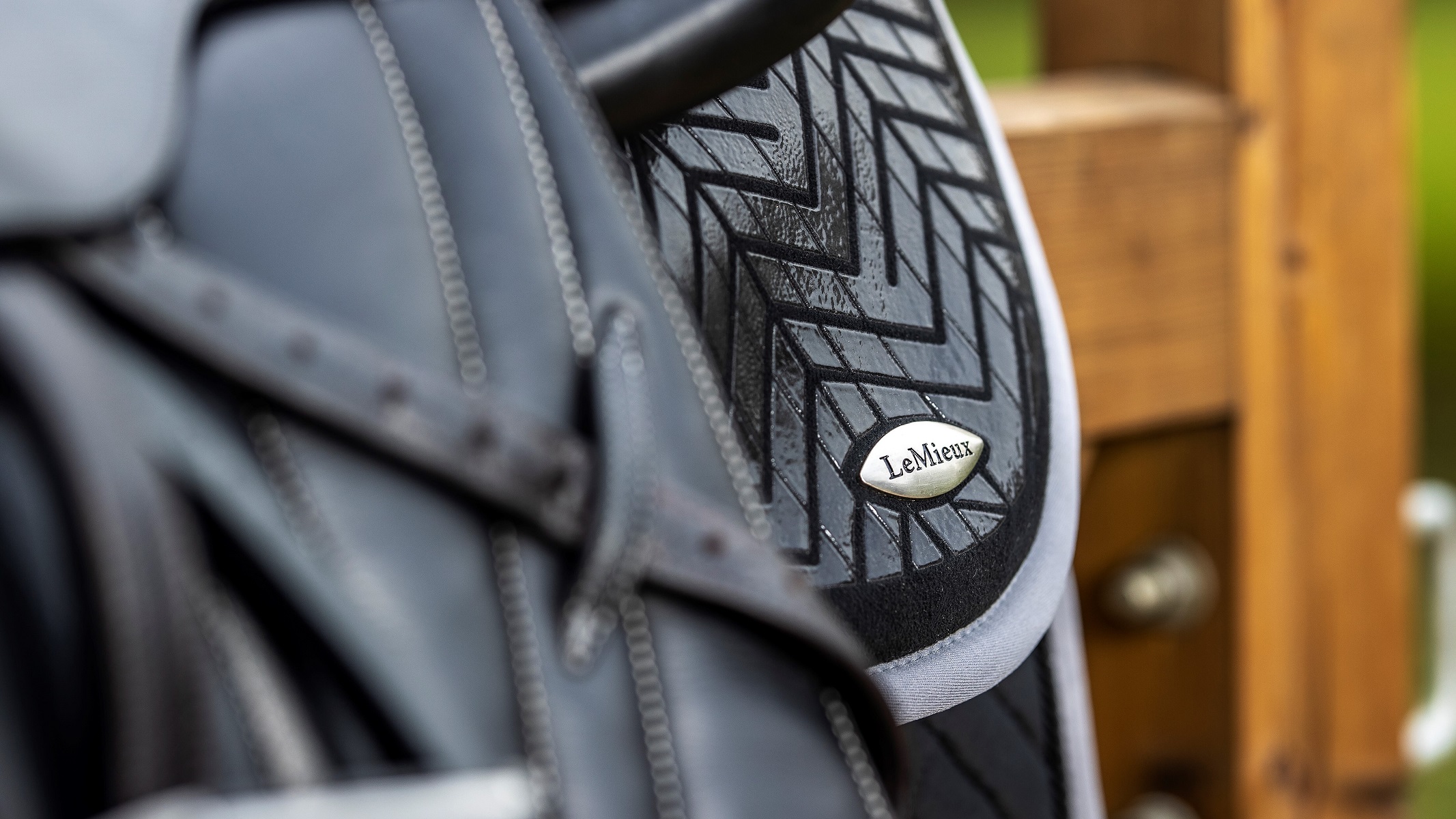 LeMieux Sports Grip Memory Half Pad